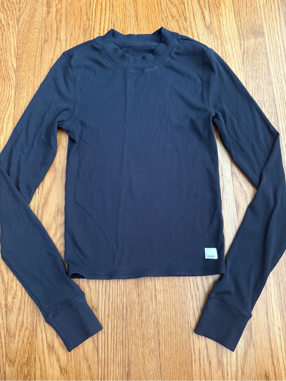 Vuori long sleeve ribbed athletic top